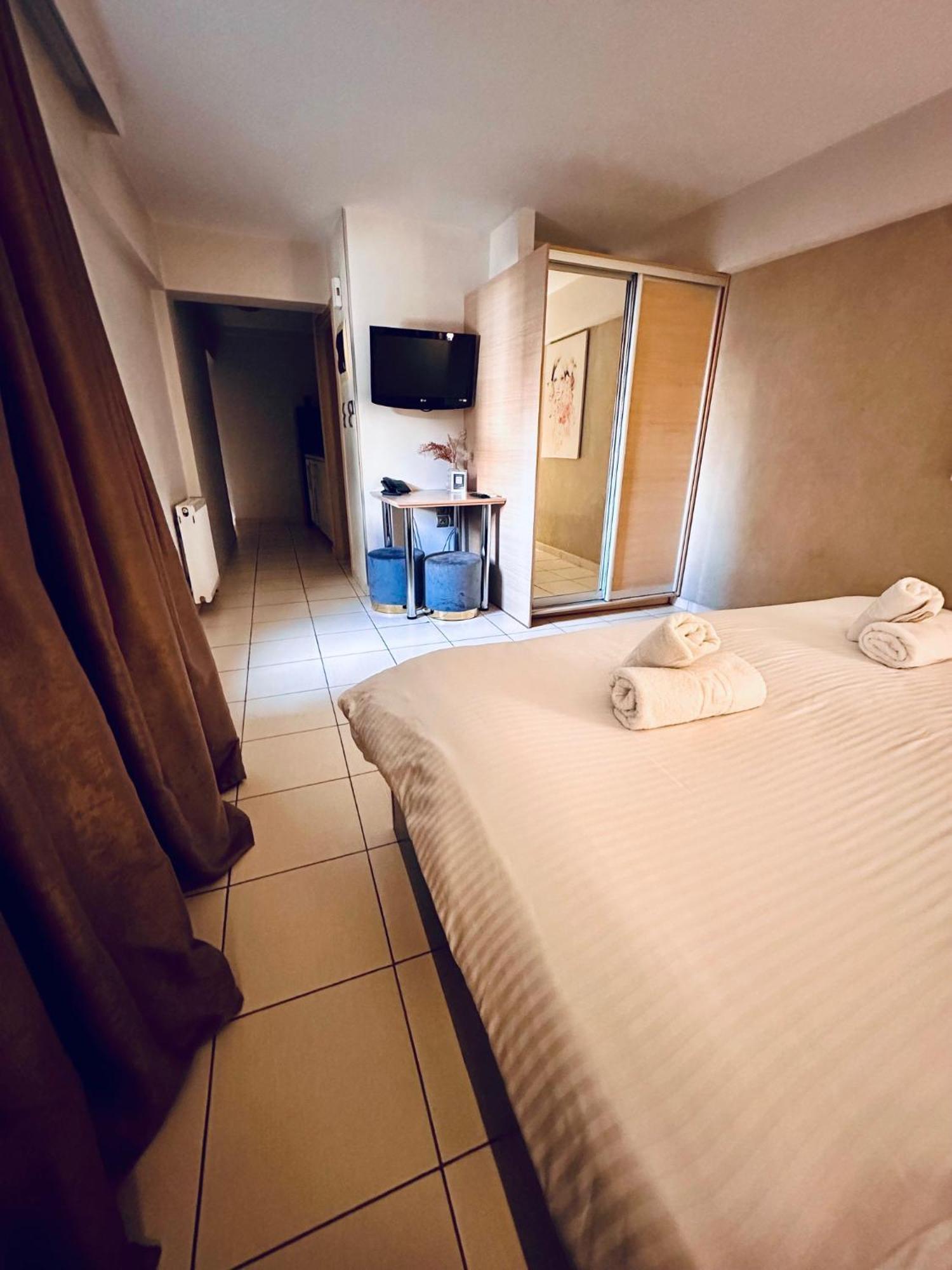 Mc Queen Rooms & Apartments Athènes Extérieur photo