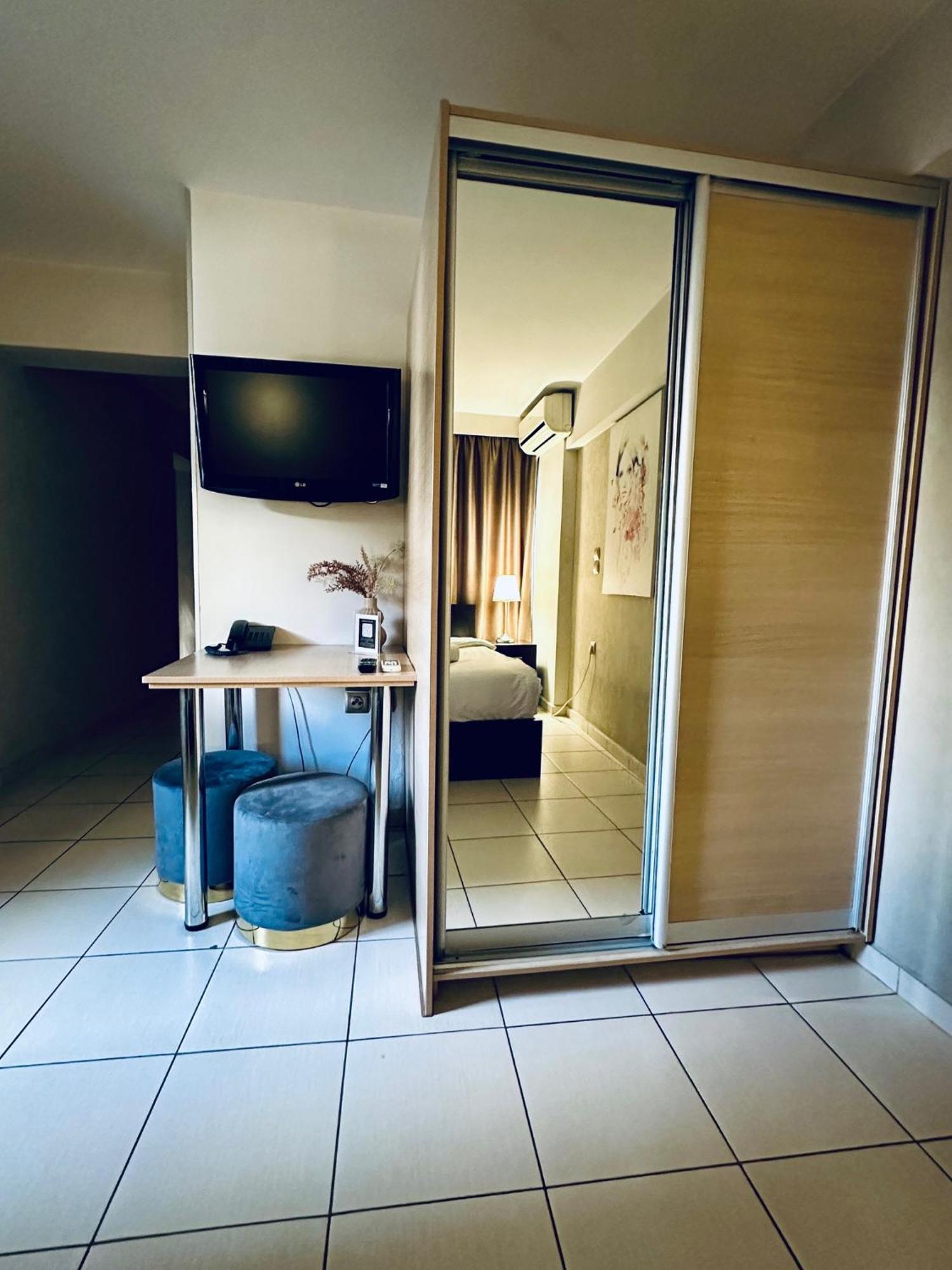 Mc Queen Rooms & Apartments Athènes Extérieur photo